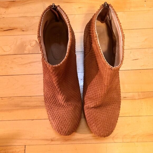 Liendo by Seychelles Coimbra Booties from Anthropologie - Picture 3 of 7